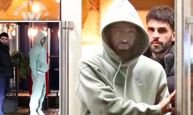 B费昨天和定位球教练C费一起喝咖啡，后者已随阿莫林离队