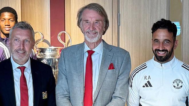 记者：威尔科克斯批评阿莫林战术，还说他的资历不如其他教练