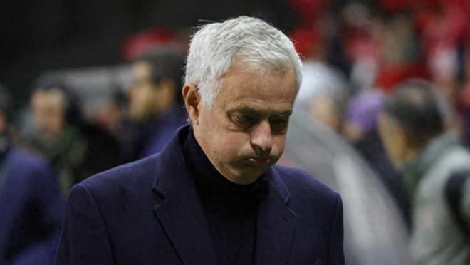 穆里尼奥回应阿莫林被曼联解雇：失败不应成为年轻教练的压力