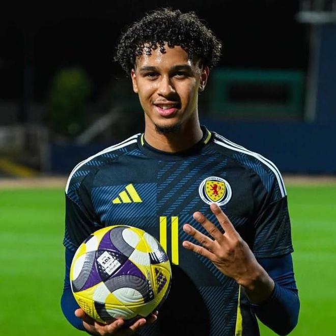 Here we go！罗马诺：曼城20岁前锋劳伦斯将租借至卢顿