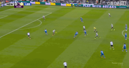 半场：纽卡1-2利兹联，巴恩斯、阿伦森破门，勒温助攻+点射