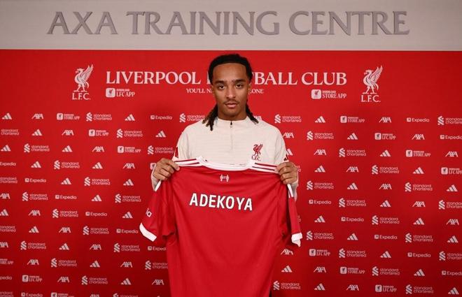 自宣，伯恩利19岁小将阿德科亚分享与利物浦签约的照片