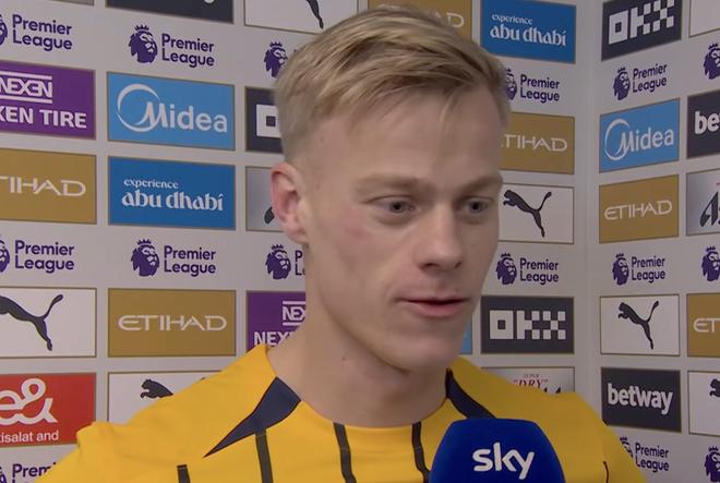 范黑克：哈兰德可能是最佳前锋之一，面对他时我只能全力以赴