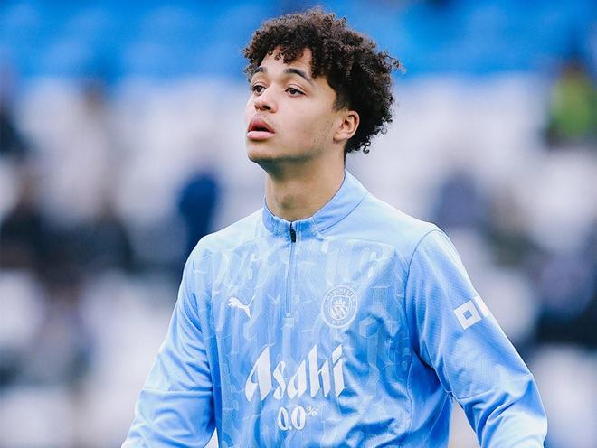 救火队员，阿莱恩被曼城召回后立即首发迎来一线队首秀