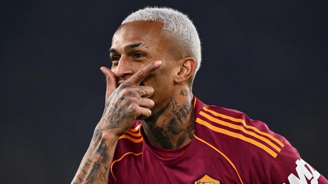 英媒：曼城、热刺和纽卡在关注韦斯利，但罗马并不想出售他