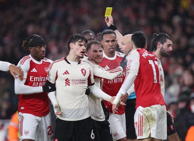 内维尔批马丁内利：很惊讶利物浦球员没冲过去狠狠揍他