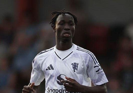 记者：曼联小将塞古-科内在洛桑体育训练，还踢了一场友谊赛