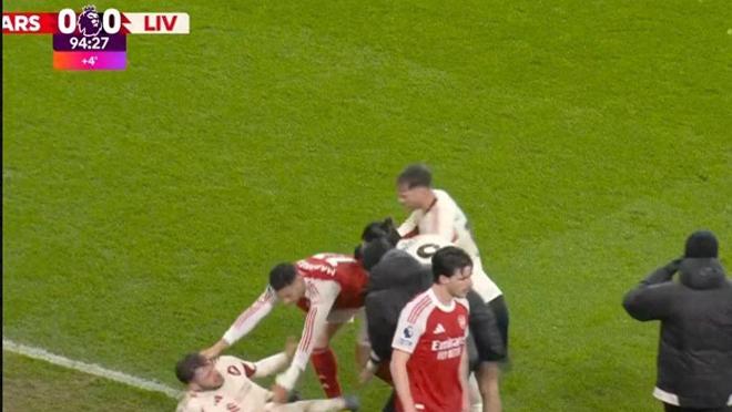 阿森纳对利物浦比赛中爆发争议一幕：马丁内利行为引众怒