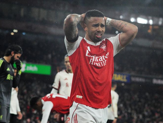 0-0！阿森纳战平利物浦，5连胜终结仍6分领跑，马丁内利巨大争议