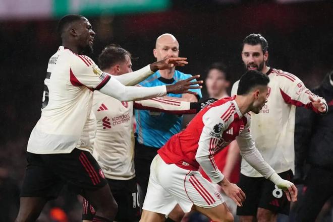 TA：哲凯赖什无法为枪手提供太多贡献；弗林蓬在右翼表现尚可