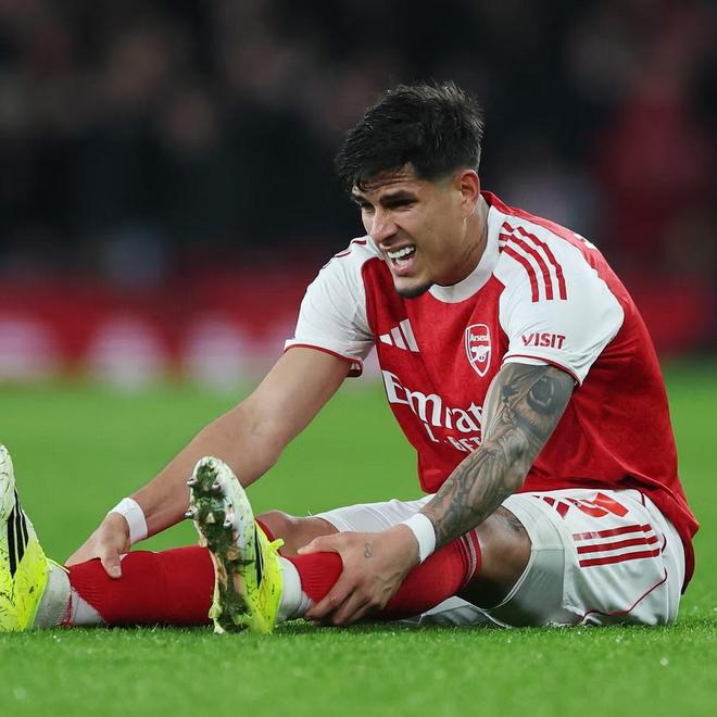 英媒：阿森纳后卫因卡皮耶疑似腿筋受伤，将接受扫描检查