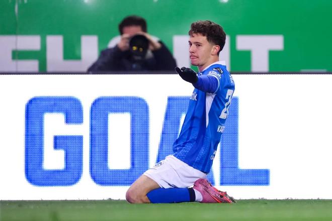 英媒：切尔西领跑亨克18岁中场卡雷察斯争夺战，枪手也感兴趣