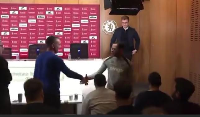 有风度，罗塞尼尔在切尔西首场发布会前与在场所有记者一一握手