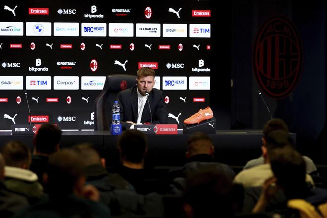 菲尔克鲁格：魔笛能力惊人，和他一起踢球让我感触很深