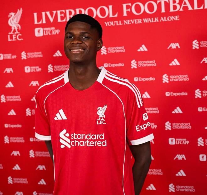 官方：利物浦签下塞内加尔18岁中卫恩迪亚耶，将进入U21梯队
