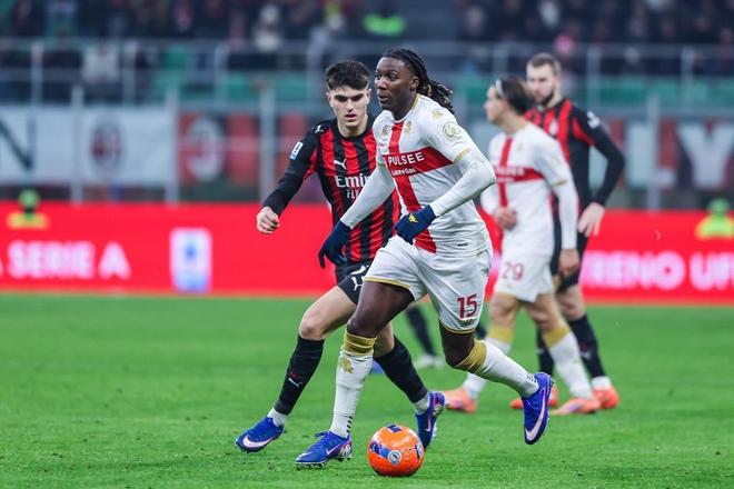 天空：埃弗顿正在寻找右后卫，霍尔姆和库菲是其目标