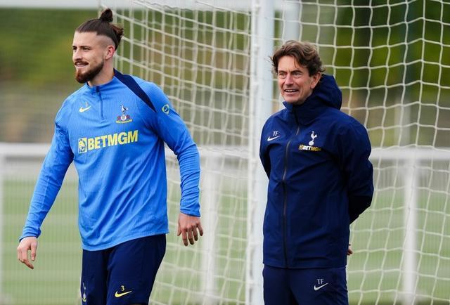 天空：热刺拒绝罗马对德拉古辛的租借报价，他进入了杯赛名单