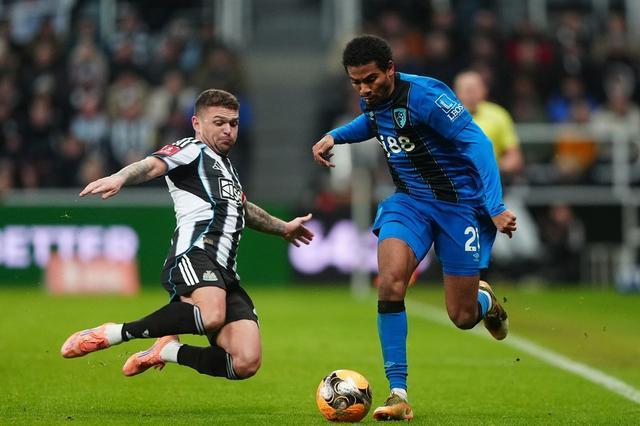 纪事报：纽卡后防线伤病严重，急需签下一名新后卫