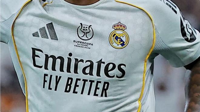 2025年俱乐部球衣销量榜：皇马居首，巴萨第二，巴黎第三