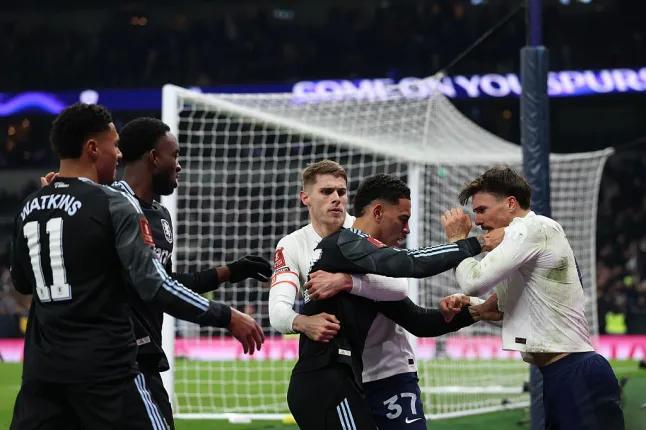 理查兹：热刺球迷会喜欢帕利尼亚的强硬，这支球队缺少血性