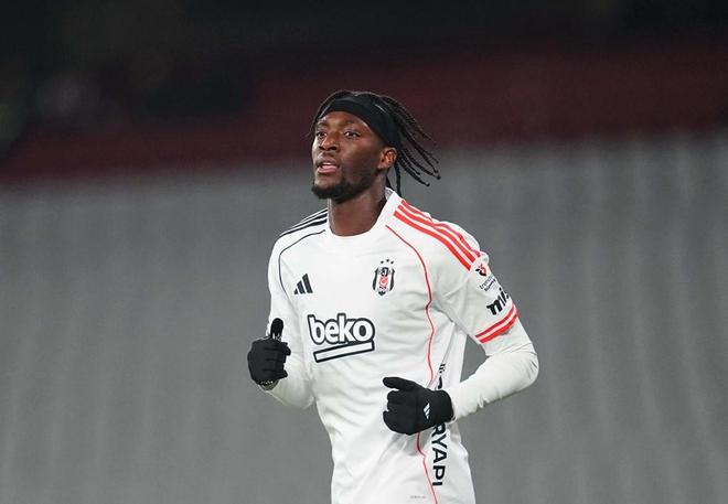 电讯报：维拉考虑签下亚伯拉罕，让他与沃特金斯竞争