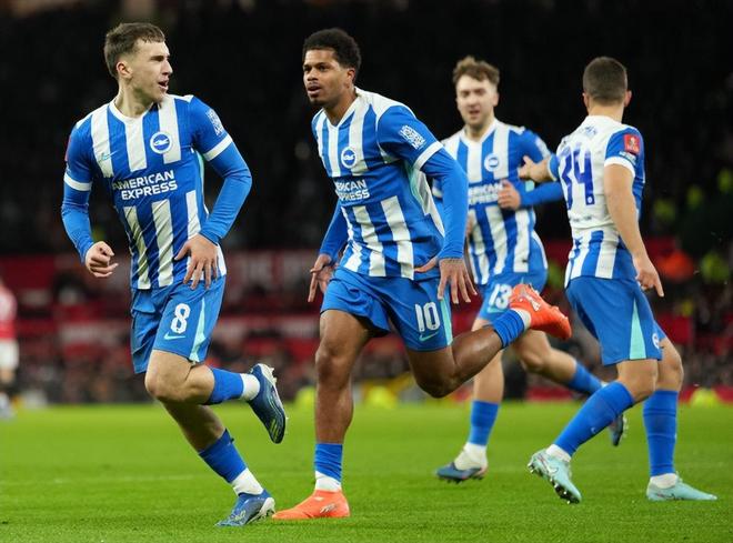 1:2！谢什科连场破门 曼联4场不胜+足总杯出局 赛季只剩单线作战