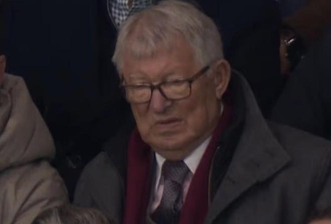 难掩失望，弗格森在老特拉福德的包厢内露出震惊表情