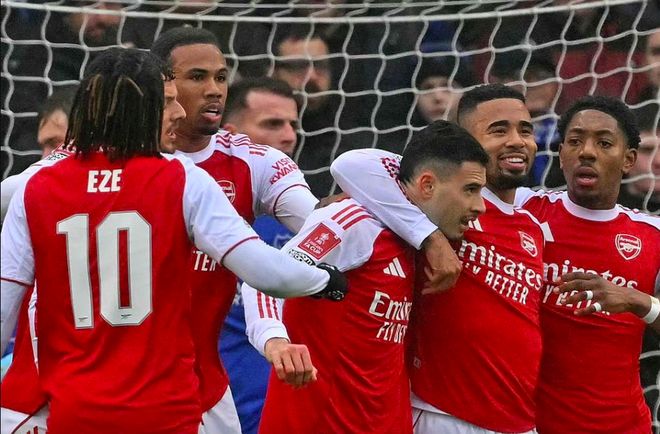 4-1！阿森纳晋级太玄妙 进球全靠定位球 马丁内利戴帽+对手献乌龙