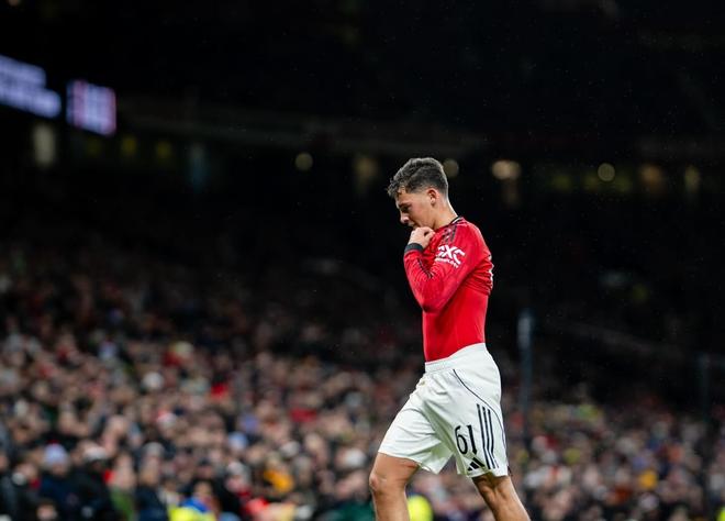 曼联染红小将莱西道歉：我让所有人失望了，不该情绪失控