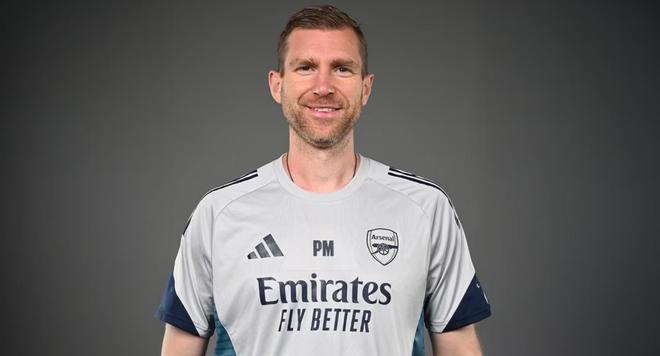 阿森纳官方：默特萨克担任青训学院主管8年，赛季末将卸任