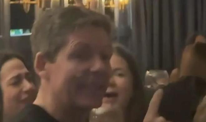 太阳报：水晶宫爆冷被淘汰后，格拉斯纳和教练团队出现在酒吧