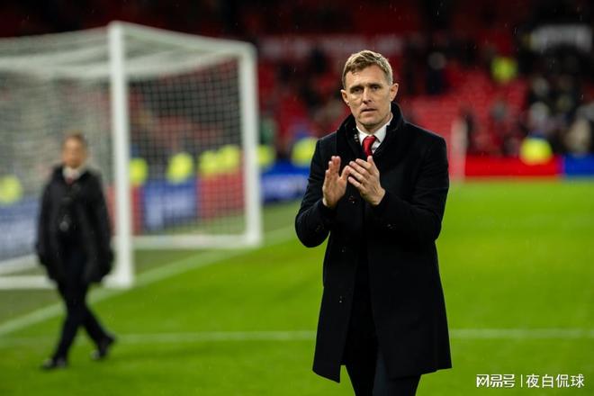 曼联毫无斗志，问题积重难返！球迷竟喊话请回阿莫林，阵容是病根