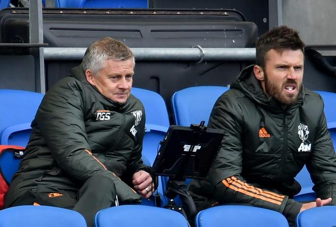 记者：曼联内部人士对关于索尔斯克亚迅速升温的舆论感到不满