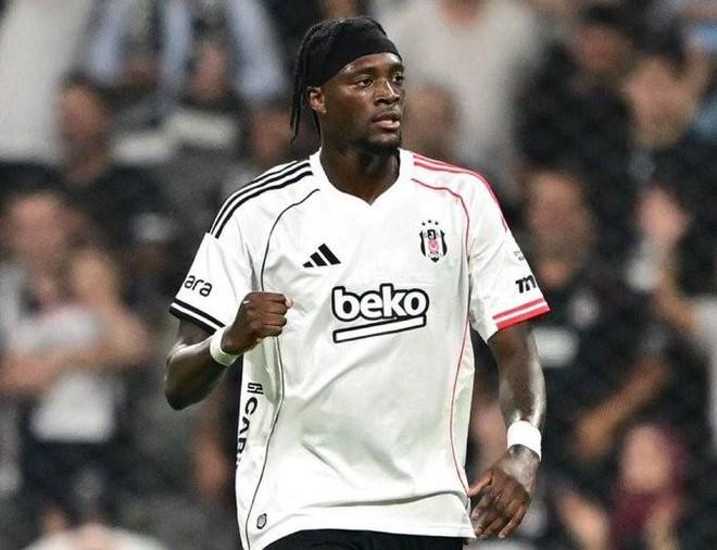 斯基拉:维拉正在商谈签下亚伯拉罕,球员愿意重返英超 斯基拉:维拉正在商谈签下亚伯拉罕,球员愿意重返英超