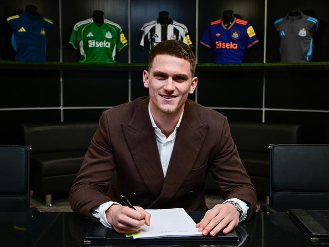 官方：纽卡与后卫博特曼续约至2030年