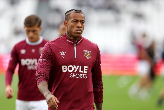 记者：帕尔梅拉斯想签下布莱顿外租后卫伊戈尔