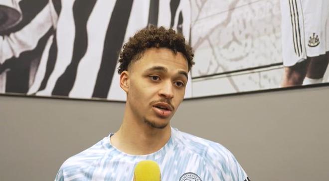 阿莱恩：我很喜欢与胡桑诺夫搭档；没有预料到今天会首发