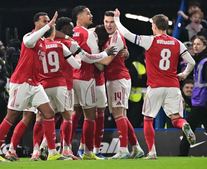 2:3！加纳乔梅开二度难救主，哲凯破球荒，阿森纳攻克斯坦福桥