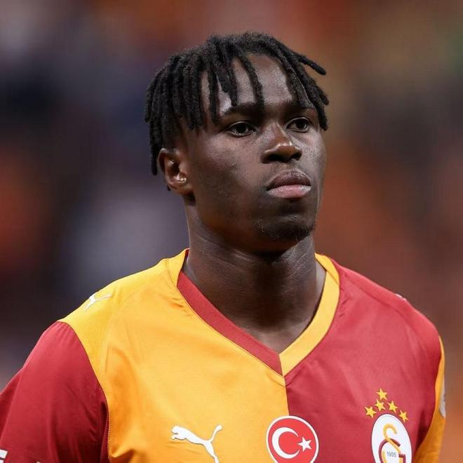 记者：国米、尤文接触加拉塔萨雷后卫辛戈，英超球队也有兴趣