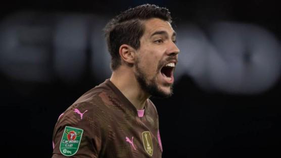 记者：引进本托失败后，热那亚希望能签下曼城门将奥尔特加