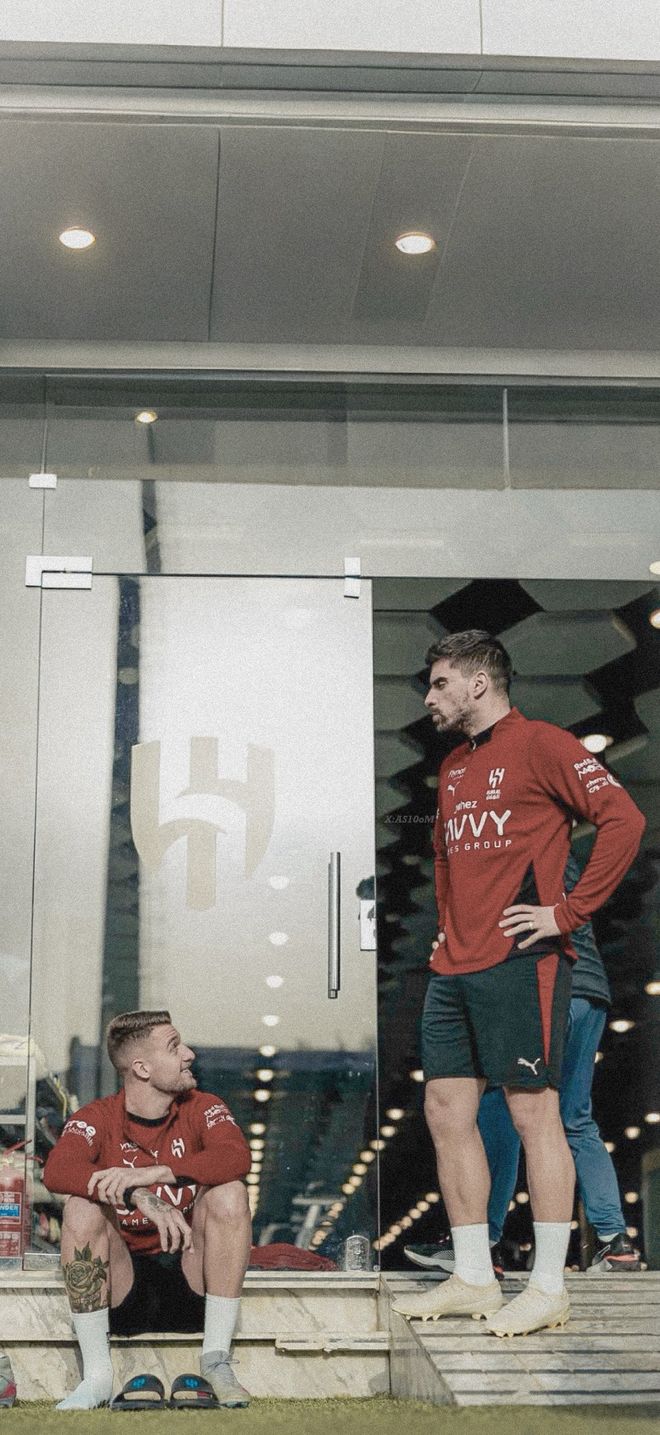 拉爵缺钱放弃1500万签内维斯！曼联杯赛全灭亏半亿，冬窗恐无买卖