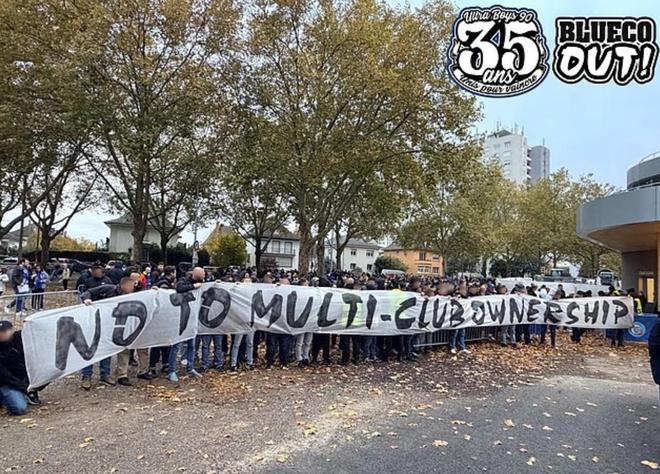 不满主帅赛季中被挖，白学堡球迷将继续上街抗议切尔西母公司