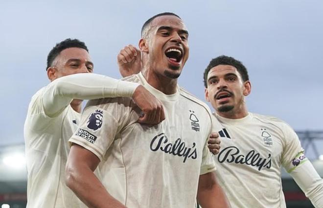 邮报：为马奎尔的离开做准备，曼联考虑引进森林后卫穆里略