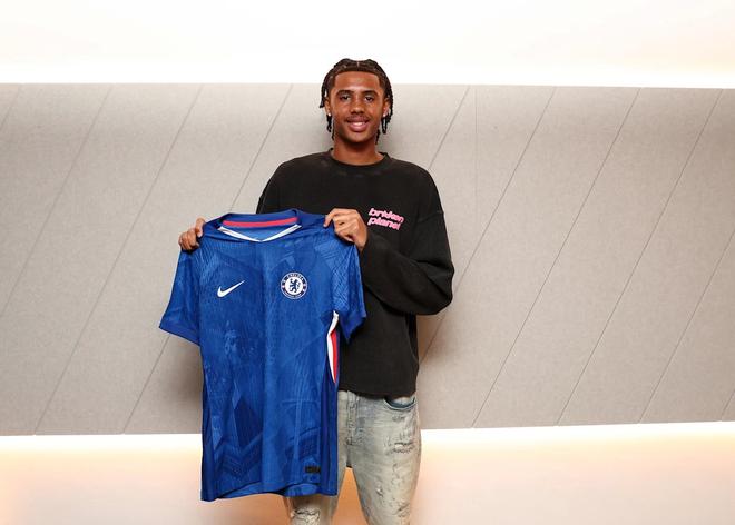 官方：切尔西与18岁后卫苏布洛耶续约至2030年