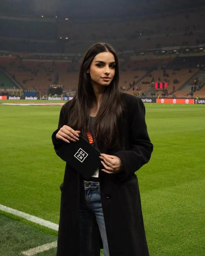 性感丨意甲场边有道风景线