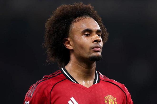 记者：齐尔克泽在训练中小腿受伤，可能缺席几周时间