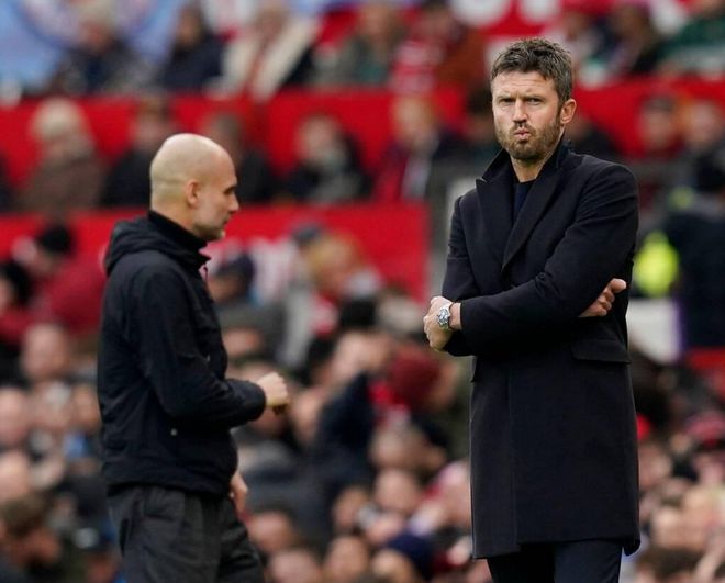 卡帅首秀梦剧场天亮！姆伯莫破僵局，多尔古定乾坤，曼联2-0曼城