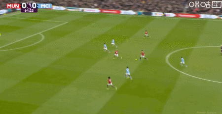 姆伯莫参加非洲杯期间曼联1胜3平1负，曼市德比回归即进球