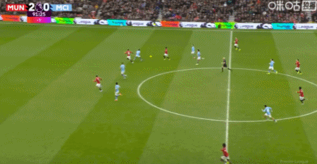 激动，芒特进球后卡塞米罗直接跳上卡里克的背，可惜进球被吹