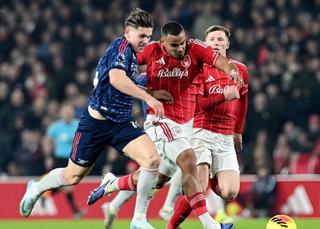 争议点球吹罚两大主帅开炮！阿森纳0-0诺丁汉森林，2连平甩开曼城